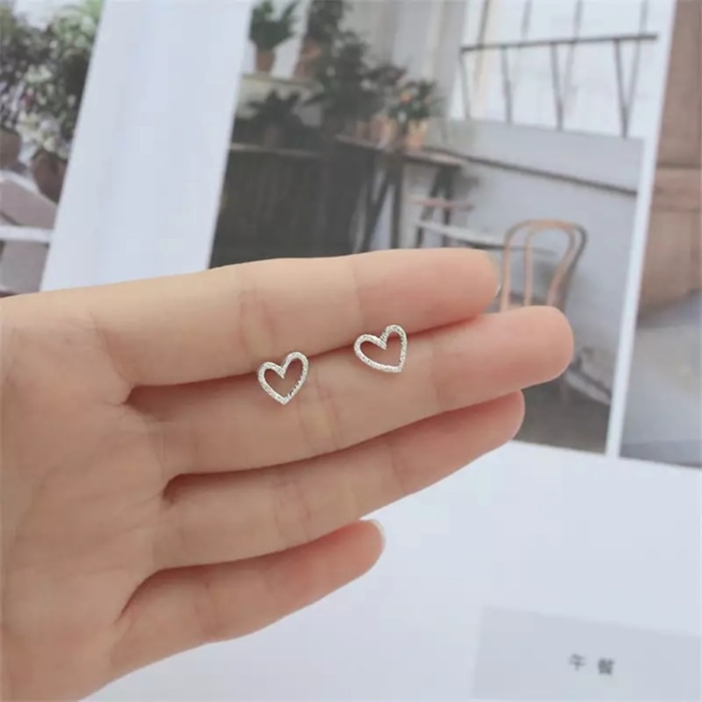 Dainty sterling silver heart earrings NEW - Picture 5 of 5